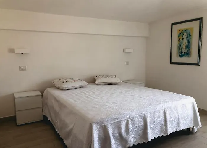 Luis - Per Single O Coppia R7265 Apartamento *